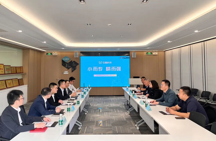 呼和浩特市回民区区长廖雁渝率队到访云蝶科技考察调研