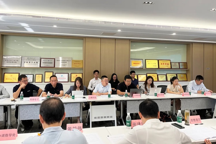 政企联动破题智慧教育，市工信局中小企业圆桌会议在云蝶召开