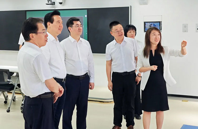 广东省人大常委会主任黄楚平调研云蝶科技