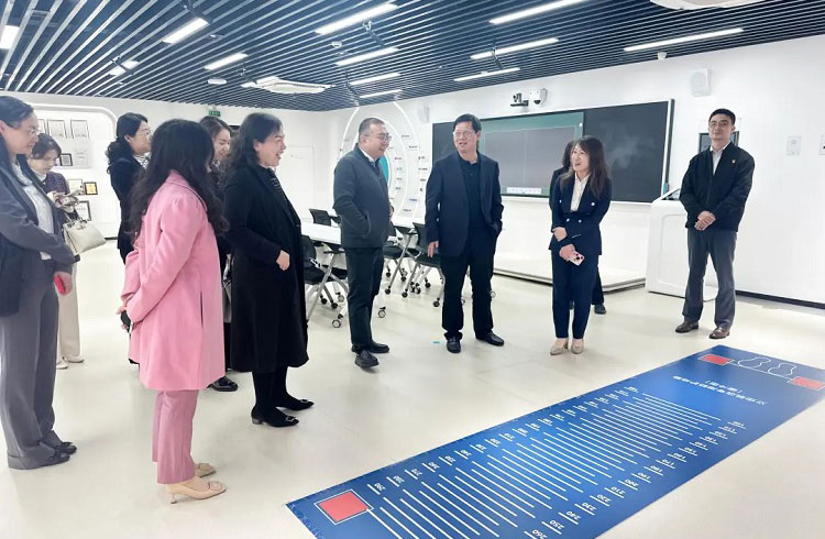 广东省广播电视局副局长钟庆才莅临云蝶科技调研交流