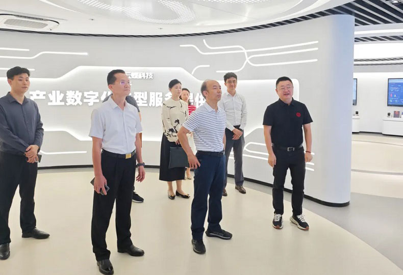 广州市委党校常务副校长刘晋生一行到访云蝶科技参观调研