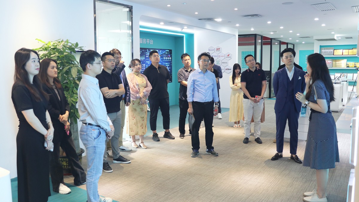 海珠区和鹤山市海归社团友好共建活动走进云蝶科技
