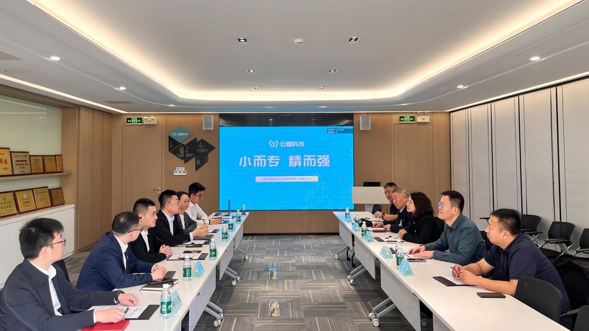 呼和浩特市回民区区长廖雁渝率队到访云蝶科技考察调研